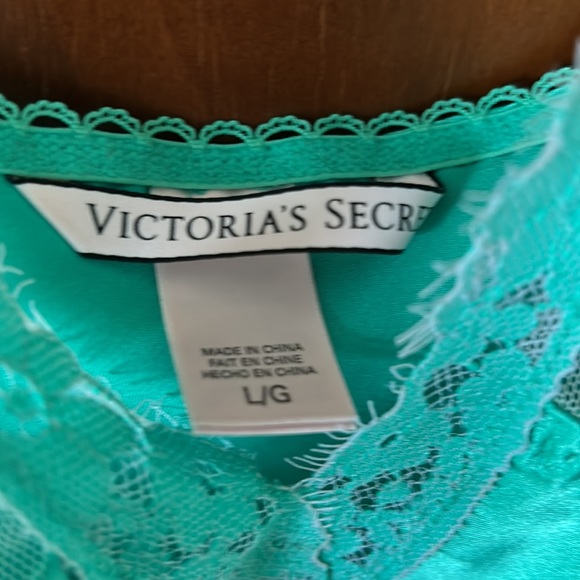Victoria’s Secret Beautiful Shine Light Green Lace “V” Front Satin Nightie - Picture 4 of 7